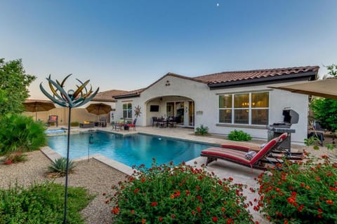 Property building, Day, Garden, Pool view, sunbed