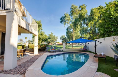 Property building, Facade/entrance, Day, Swimming pool