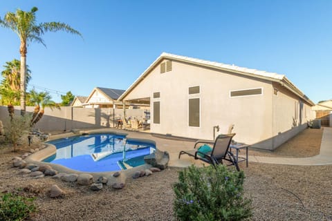 Property building, Day, Pool view, Swimming pool, sunbed