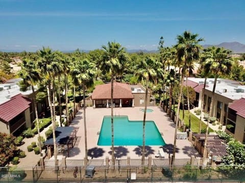 Property building, Bird's eye view, Swimming pool