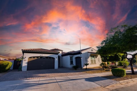 Property building, Facade/entrance, Day, Sunrise