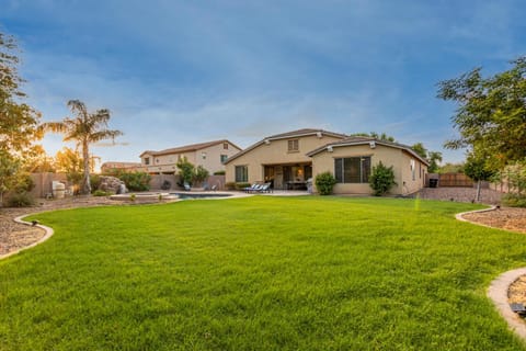 Property building, Facade/entrance, Day, Garden