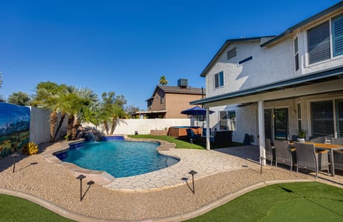 Property building, Facade/entrance, Day, Swimming pool, sunbed