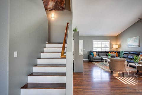 Living room, Seating area