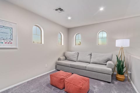 Living room, Seating area