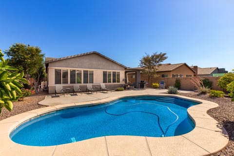 Property building, Pool view, Swimming pool, sunbed