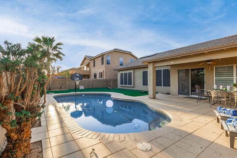 Property building, Day, Dining area, Pool view, Swimming pool, sunbed