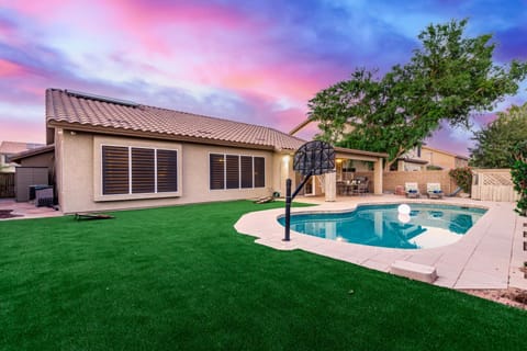 Property building, Day, Garden view, Pool view, Swimming pool, sunbed