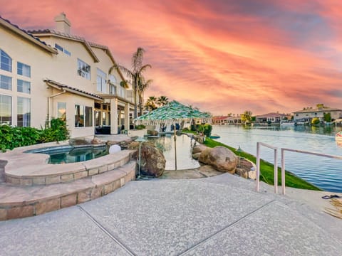 Property building, Day, Lake view, Pool view, River view, Swimming pool, Sunset