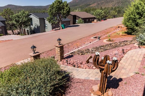 Spring, Day, Neighbourhood, Natural landscape, Garden, Garden view, Mountain view