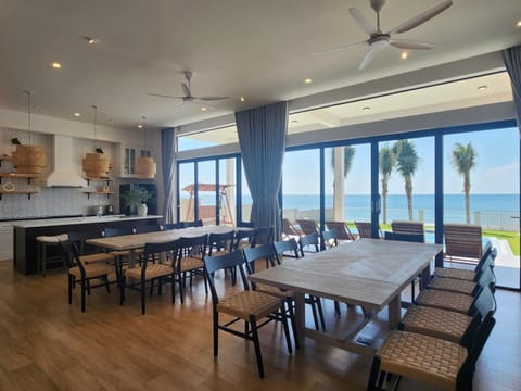 Banquet/Function facilities, Seating area, Dining area, Sea view