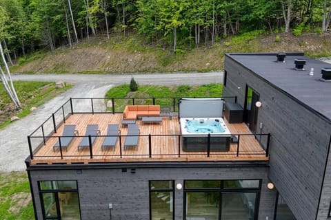 Ultra Luxurious Modern Oasis Private Spa Sauna Chalet in Mont-Tremblant