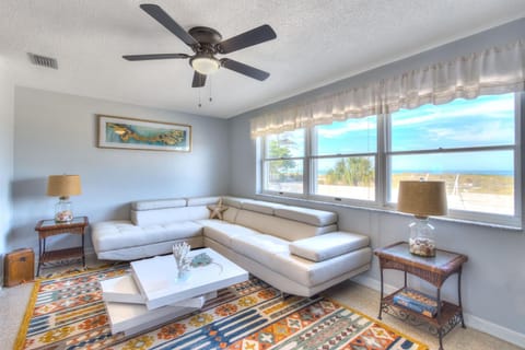 Gulf Breeze - Gulf Front Monthly Rental House in Clearwater Beach