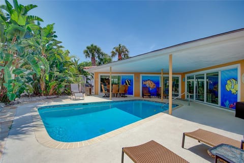 Narcissus Beach House - Weekly Beach Rental House in Clearwater Beach