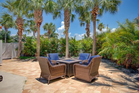 Narcissus Beach House - Weekly Beach Rental House in Clearwater Beach