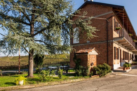 Property building, Day, Natural landscape, Garden, Garden view