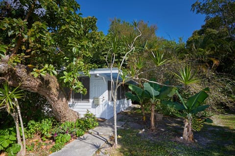 Facade/entrance, Natural landscape, Garden, Garden view