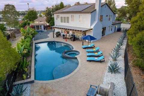 Luxury 5-Bedroom Villa w Pool, Spa, Nature, 3000 sq ft, Private Rental Villa in Fallbrook