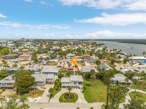 Mandalay By The Bay home House in Estero Island