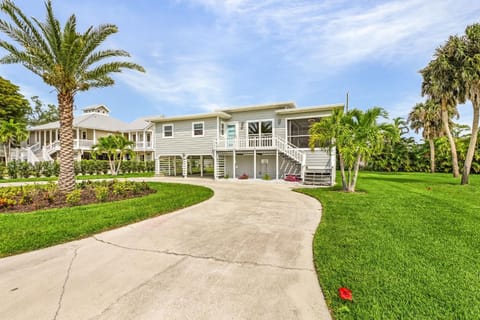 Mandalay By The Bay home House in Estero Island