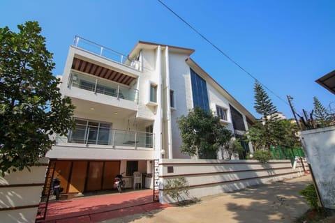 Property building, Day, View (from property/room), Balcony/Terrace