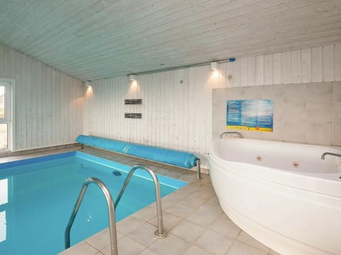 10 person holiday home in Bl vand House in Blåvand