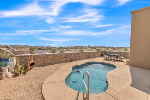 Relax & Rejuvenate- Pool, Sauna & Gym home House in Las Cruces