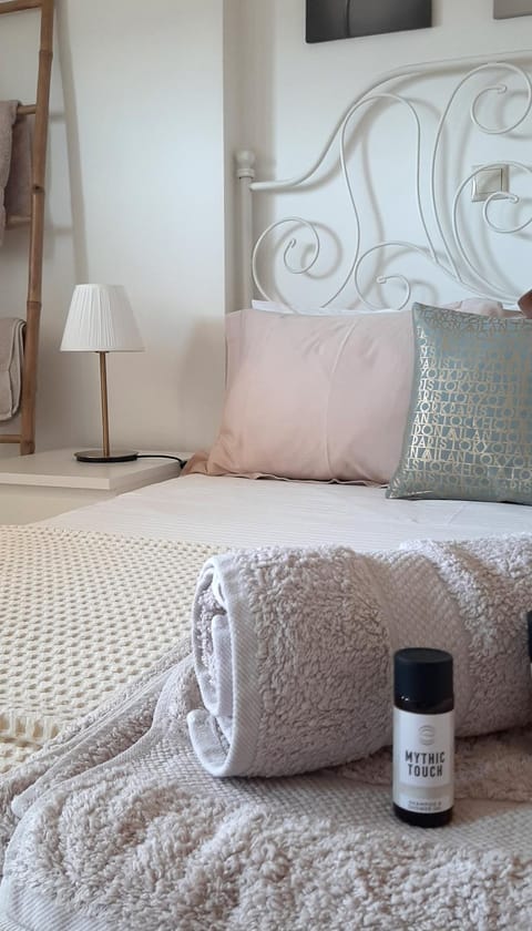 Bed, Bedroom, towels, towels