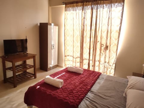 Bed, TV and multimedia, Bedroom, wardrobe