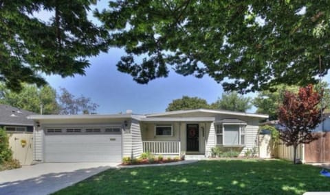 Cozy House Nested Around Trees D Vacation rental in Willow Glen