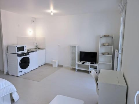 Plume, Studio & Parking gratuit à Sartrouville - Ville à 20 min de Paris Apartment in Sartrouville