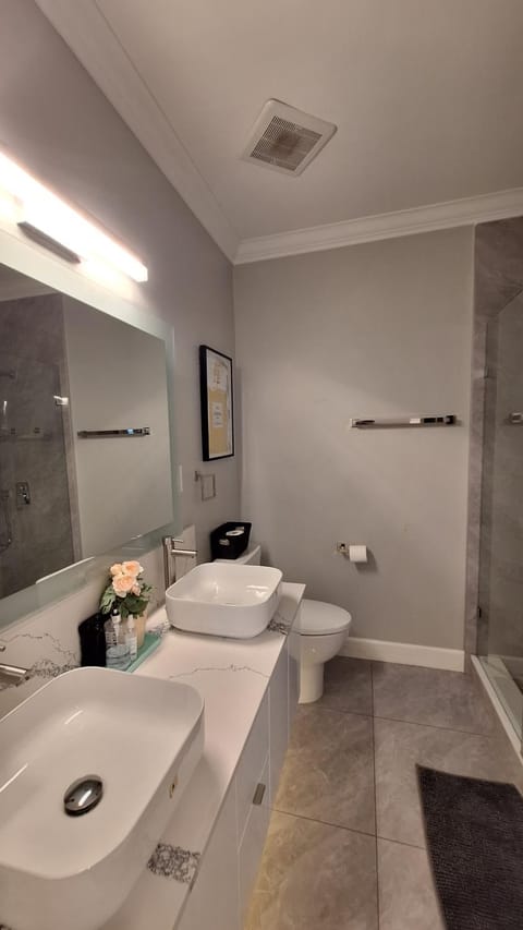 2 bedroom suite 1 bathroom House in Richmond