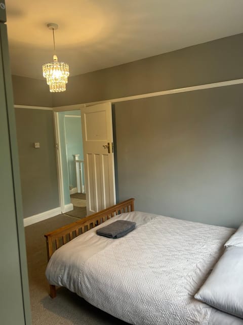 Serviced Accommodation North London 4 bed house House in Edgware