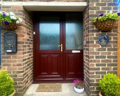 Property building, Facade/entrance, Day