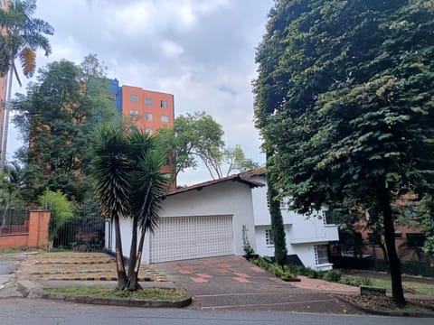 para Familia Casa Campestre El Poblado hasta 6 personas tres habitaciones Villa in Envigado