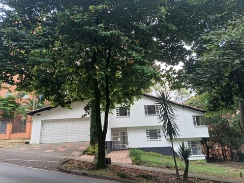 para Familia Casa Campestre El Poblado hasta 6 personas tres habitaciones Villa in Envigado