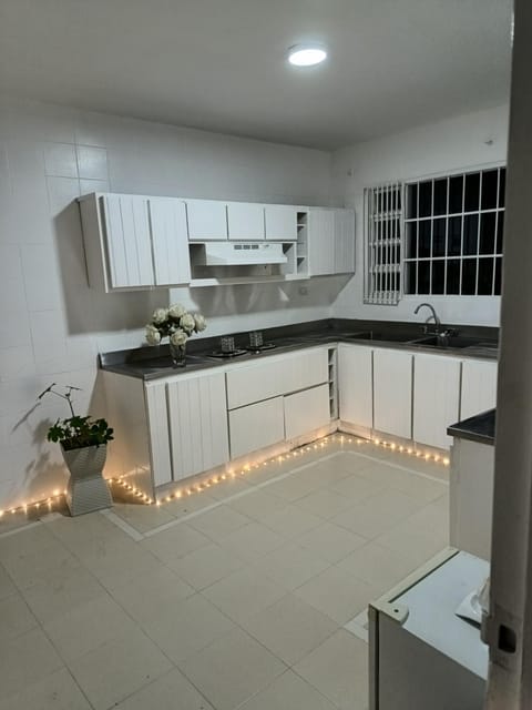 para Familia Casa Campestre El Poblado hasta 6 personas tres habitaciones Villa in Envigado