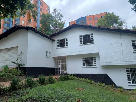 para Familia Casa Campestre El Poblado hasta 6 personas tres habitaciones Villa in Envigado