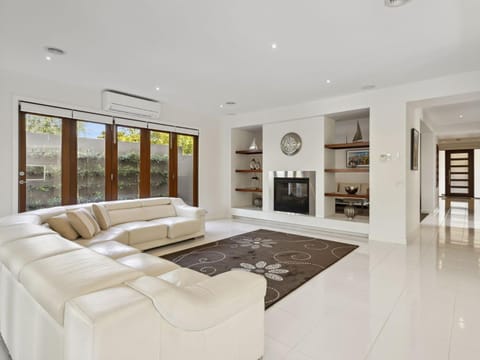 Aquamarine Sorrento Township House in Portsea