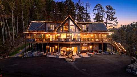 The Great Outdoors cabin House in Sevier County