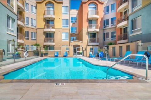 Lafortezza By Devecchio Stay 2BD 2BA Pool and Gym Apartment in Marina del Rey