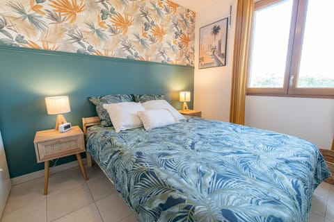 Le petit sésame Jacuzzi-Wifi-Terrasse-Parking-TEC Apartment in Saint-Denis, France