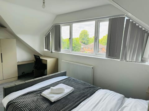 Hollybush Double Bedroom Bed and Breakfast in Oxford