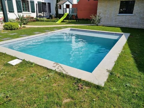 Maison avec piscine et terrain de pétanque Villa in Urrugne