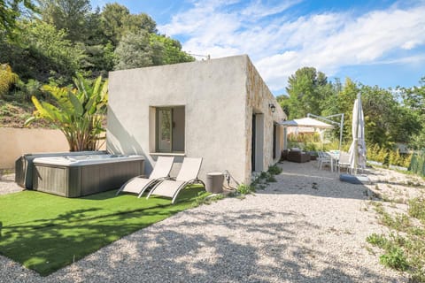 Property building, Garden, Garden view, sunbed