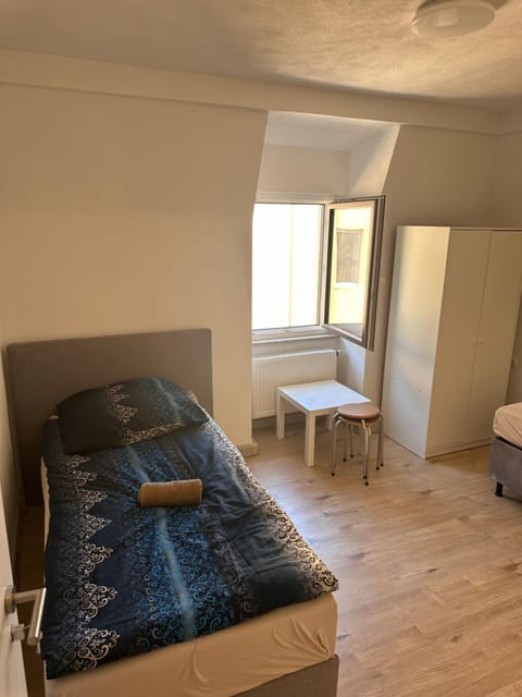 4-Zimmer Wohnung mit 7 Betten Ideal für Familien oder Gruppen Apartment in Augsburg