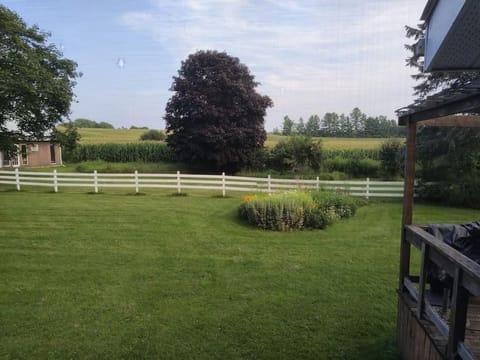 Cottage on the Pond Haus in Otonabee-South Monaghan