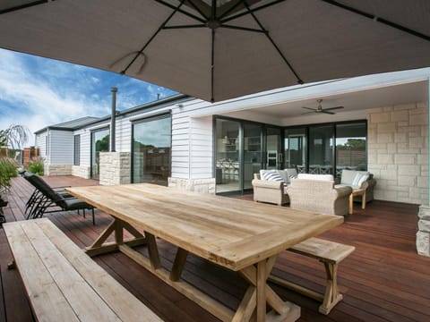 Charleston Glamorous Sorrento Holidays Await House in Portsea