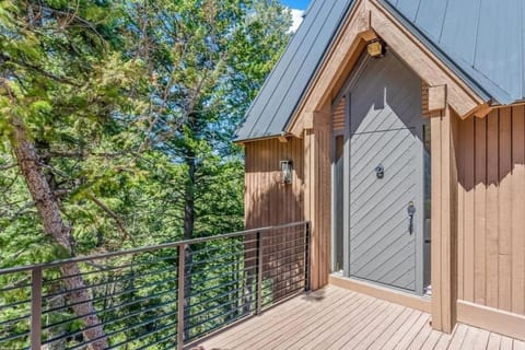 Gorgeous Mountain House with Sauna, Gym, Hot Tub House in Summit Park