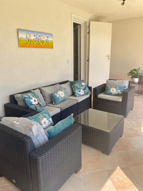 Balcony/Terrace, Seating area, Pool view